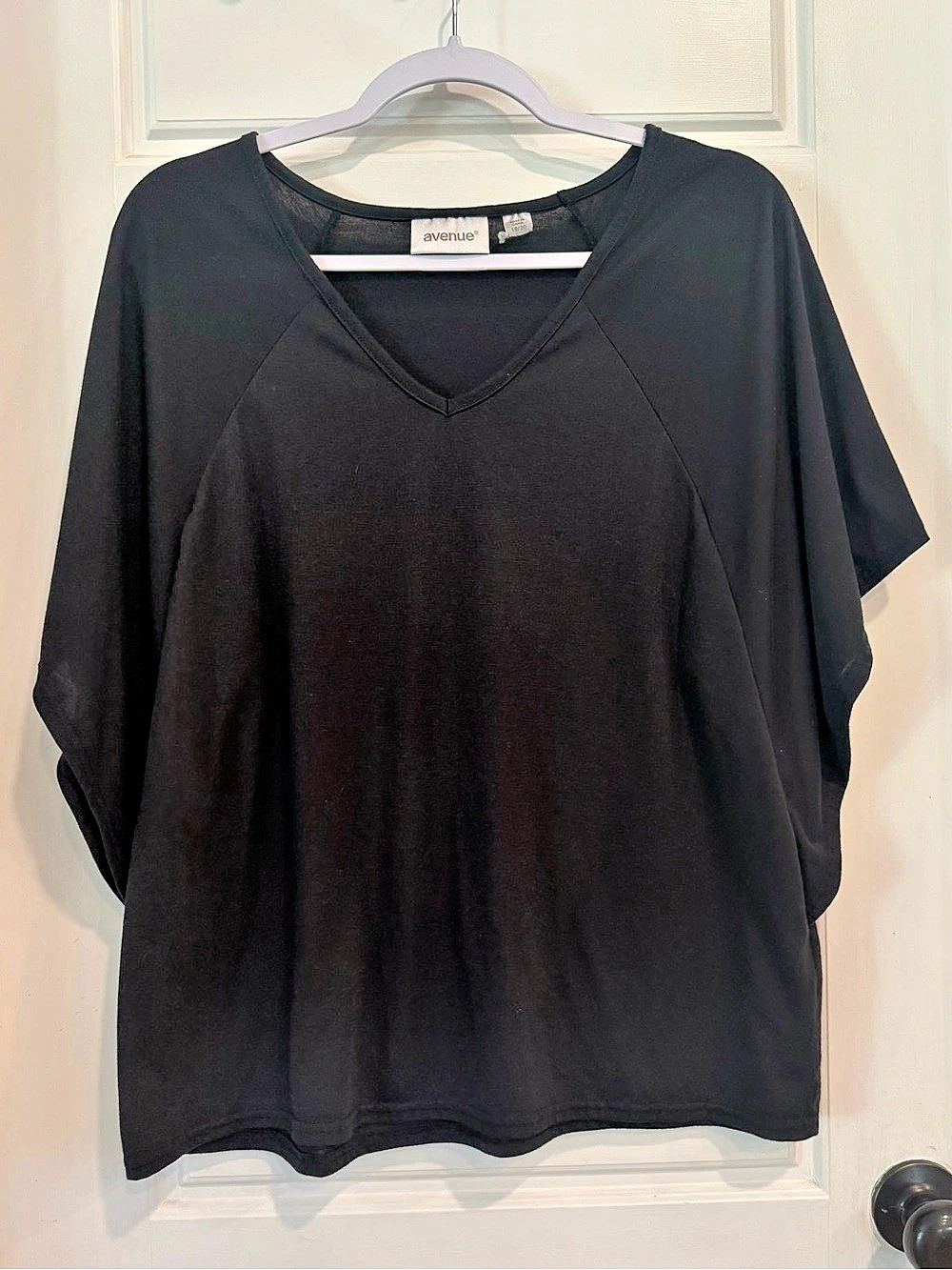 avenue Black V-Neck Tunic Women’s Size 18/20